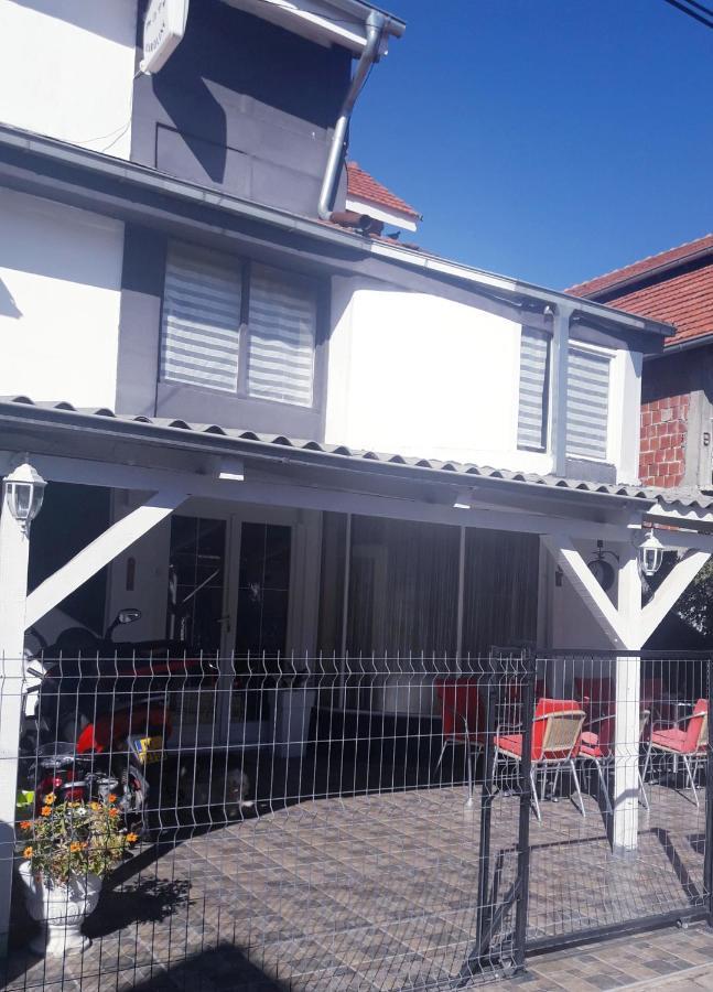 Apartmani Ni Dış mekan fotoğraf